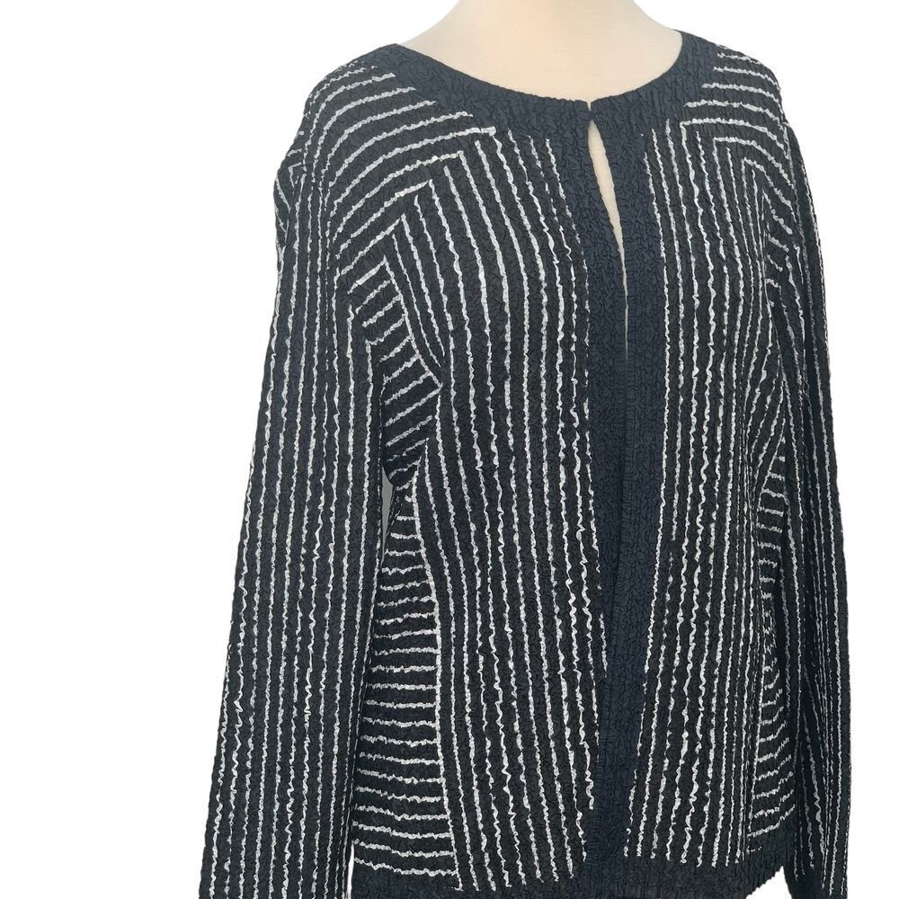 Chico's Travelers LS Open Front Cardigan Black/White Crinkle Striped Size 1/Med‎ - Picture 2 of 6